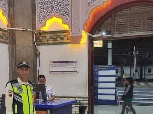 Sekuriti Stasiun Tawang Sempat Telepon Ibu Usai Temukan Tas Isi Emas 500 Gram