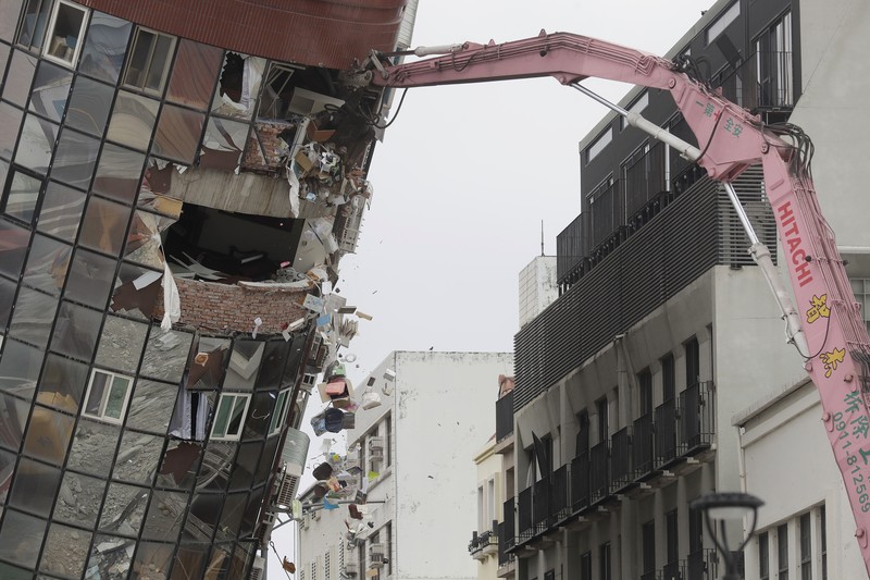 Taiwan Earthquake Heavy equipment begins demolition of a collapsed building, two days after a powerful earthquake struck the city, in Hualien City, eastern Taiwan, Friday, April 5, 2024. (AP Photo/Chiang Ying-ying)