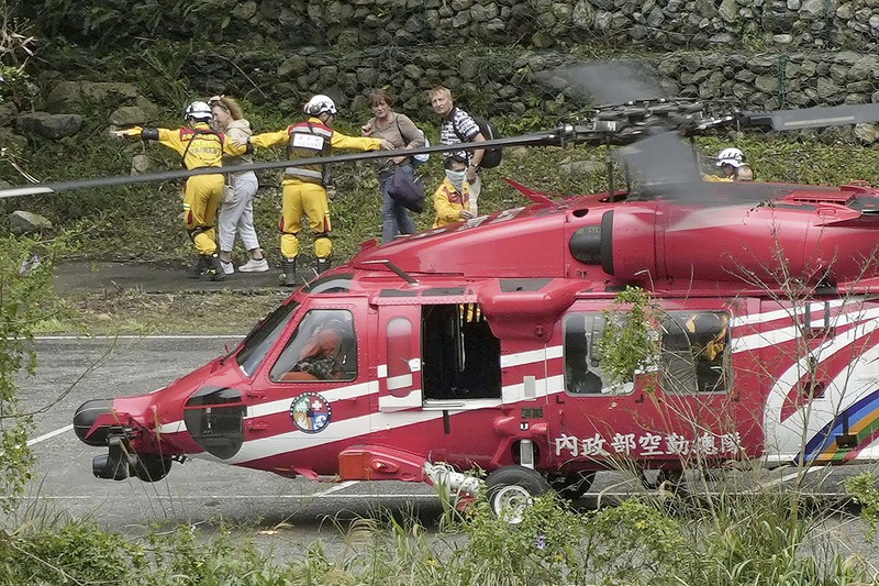 Taiwan Earthquake Heavy equipment begins demolition of a collapsed building, two days after a powerful earthquake struck the city, in Hualien City, eastern Taiwan, Friday, April 5, 2024. (AP Photo/Chiang Ying-ying)