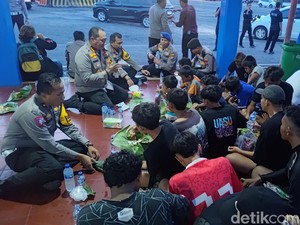 Buka Puasa Bareng Anak Logam, Polresta Banyuwangi Beri Edukasi soal Ini