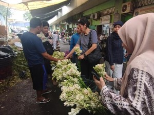 Bunga Sedap Malam Paling Dicari di Pasar Rawa Belong Jakbar Jelang Lebaran