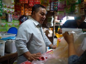 Pj Gubernur Riau Cek Pasar, Pastikan Ketersedian Bahan Pokok di Pekanbaru Aman