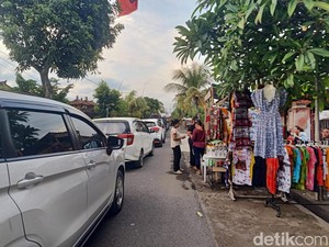 Warga Gilimanuk Jadi Pedagang Musiman-Sewa Toilet, Cuan Rp 500 Ribu per Hari