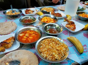 Serunya Buka Gratis di Jalanan Mesir hingga Tarawih dengan Qiraat Indah