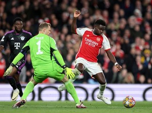 Saka Keserimpet Kaki Neuer, Arsenal kok Gak Dapat Penalti?