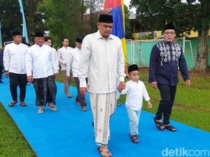 Bobby Salat Id di Lapangan Sejati Medan, Kahiyang dan Ketua Nahyan Ikut