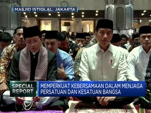 Video: Jokowi Salat Id di Istiqlal Bareng Para Menteri