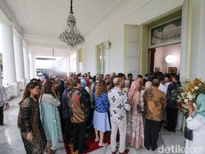 Istana Akan Evaluasi Usai Ricuh Warga Saat Antre Open House Jokowi