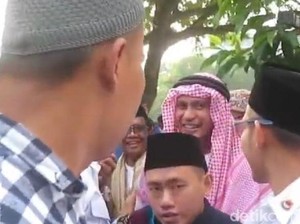 Momen Mahfud Md Jumpa Eks Wamenkumham Eddy Hiariej Usai Salat Id di UGM