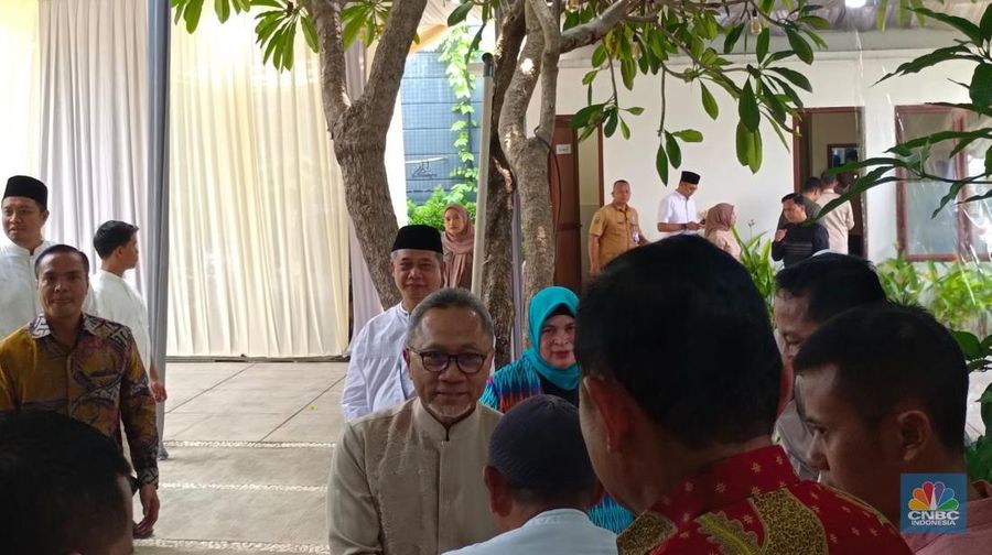 Menteri Perdagangan Zulkifli Hasan menggelar kegiatan Open House di kediaman pribadinya, Jalan cipinang indah raya blok H nomor 1. (CNBC Indonesia/Martya Rizky)