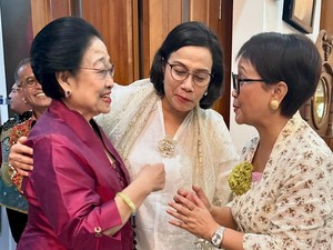 Stafsus Tepis Anggapan Politis di Balik Postingan Sri Mulyani dengan Megawati