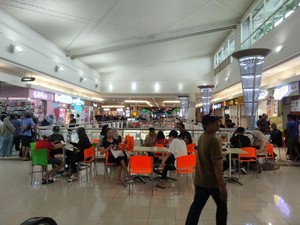 Mal di Surabaya Masih Dipadati Pengunjung saat Hari H Lebaran