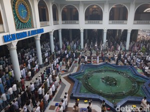 40 Ribu Jemaah Salat Id di Masjid Al-Akbar Surabaya