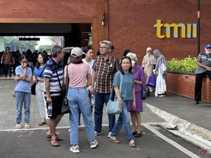 Warga Liburan ke TMII di Hari Lebaran, Rumah Adat Jadi Daya Tarik