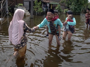 Waspada Cuaca Ekstrem Jelang Lebaran 2025, Hujan Lebat - Angin Kencang di Daerah Ini