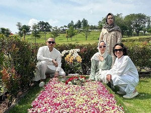 Momen Lebaran BCL dan Keluarga, Ziarah ke Makam Ashraf Sinclair