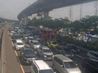 Lalu Lintas Padat, Tol Japek Arah Cikampek Diberlakukan Contraflow