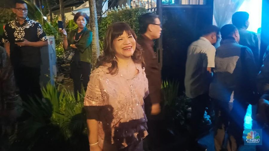 Prabowo Subianto saat menghadiri acara 'Open House' Lebaran di kediamannya yang berlokasi di kompleks Widya Chandra, Jakarta Selatan, Kamis (11/4/2024). (CNBC Indonesia/Rosseno Aji)
