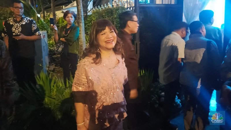 Prabowo Subianto saat menghadiri acara 'Open House' Lebaran di kediamannya yang berlokasi di kompleks Widya Chandra, Jakarta Selatan, Kamis (11/4/2024). (CNBC Indonesia/Rosseno Aji)
