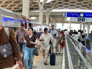 Kereta Cepat Whoosh Full Saat Libur Lebaran, Ingat Aturan Bagasinya!