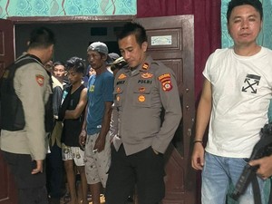 Pria Tikam Istri-Selingkuhan Usai Kepergok Chatting, 1 Orang Tewas