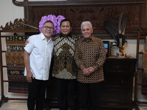 Prabowo Lebaran ke Kediaman Zulhas, Turun Mobil Langsung PAN PAN PAN