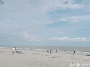 Berlibur di Pantai Sasak Pasaman Barat, Segini Tarif Masuknya