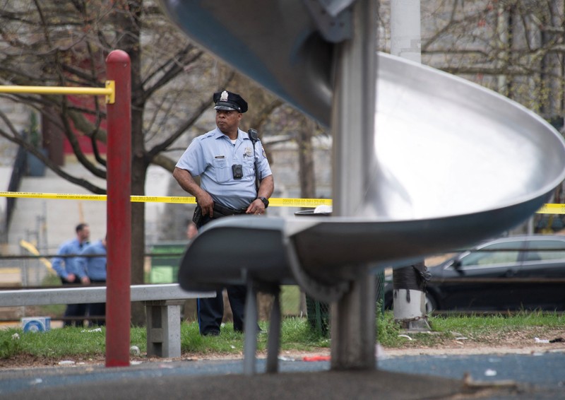Seorang petugas polisi berpatroli di area penembakan yang terjadi saat acara Idul Fitri di Clara Muhammad Square di West Philadelphia, Pennsylvania, AS, 10 April 2024. Seorang petugas polisi berpatroli di area penembakan yang terjadi saat acara Idul Fitri di Clara Muhammad Square di West Philadelphia, Pennsylvania, AS, 10 April 2024. (REUTERS/Matthew Hatcher)