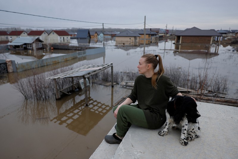 Foto udara menampilkan banjir di pemukiman Ivanovskoe, wilayah Orenburg, Rusia, Rabu (10/4/2024). (REUTERS)