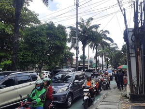 Ragunan Ramai Pengunjung, Jalan RM Harsono ke Arah Pintu Masuk Macet