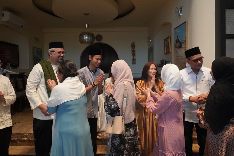 Masyarakat Indonesia di Rumania Gelar Shalat dan Halal Bihalal Serta Hidangan Opor Ayam Dalam Merayakan Idul Fitri 1445 H. (Dok. Kedubes Rumania)