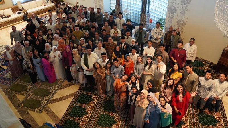 Masyarakat Indonesia di Rumania Gelar Shalat dan Halal Bihalal Serta Hidangan Opor Ayam Dalam Merayakan Idul Fitri 1445 H. (Dok. Kedubes Rumania)