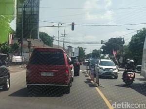 Mengkreng Kembali Macet, Pengguna Jalan Menuju Surabaya Dialihkan