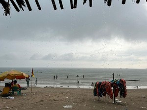 Wisatawan Ditemukan Tewas di Pantai Carita Pandeglang Usai Dihantam Ombak
