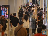THR Belum Habis, Warga Serbu Pusat Perbelanjaan di Libur Lebaran