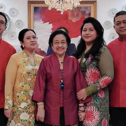 Rayakan Lebaran Dengan Megawati, Puan Kenakan Kebaya Encim Betawi