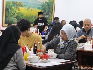 Tradisi Menyantap Bakso Saat Libur Lebaran di Bandung