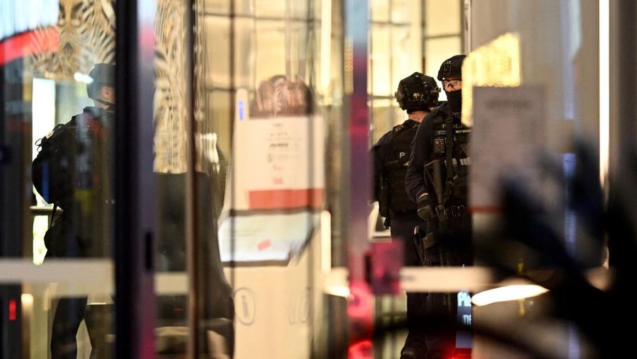 Emergency service workers are seen near Bondi Junction after multiple people were stabbed inside the Westfield Bondi Junction shopping centre in Sydney, April 13, 2024.AAP Image/Steven Saphore via REUTERS   ATTENTION EDITORS - THIS IMAGE WAS PROVIDED BY A THIRD PARTY. NO RESALES. NO ARCHIVE. AUSTRALIA OUT. NEW ZEALAND OUT. NO COMMERCIAL OR EDITORIAL SALES IN NEW ZEALAND. NO COMMERCIAL OR EDITORIAL SALES IN AUSTRALIA.