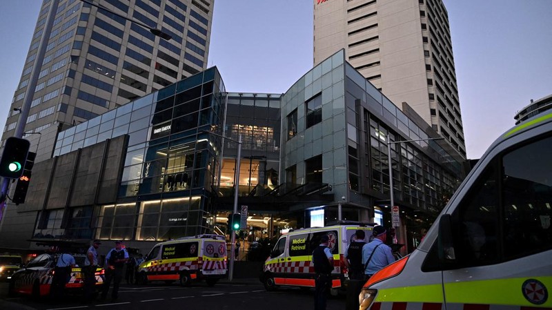 Emergency service workers are seen near Bondi Junction after multiple people were stabbed inside the Westfield Bondi Junction shopping centre in Sydney, April 13, 2024.AAP Image/Steven Saphore via REUTERS   ATTENTION EDITORS - THIS IMAGE WAS PROVIDED BY A THIRD PARTY. NO RESALES. NO ARCHIVE. AUSTRALIA OUT. NEW ZEALAND OUT. NO COMMERCIAL OR EDITORIAL SALES IN NEW ZEALAND. NO COMMERCIAL OR EDITORIAL SALES IN AUSTRALIA.