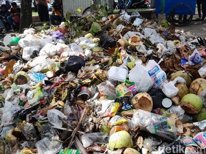 Duh! Sampah Bekas Wisatawan Menggunung di Pangandaran