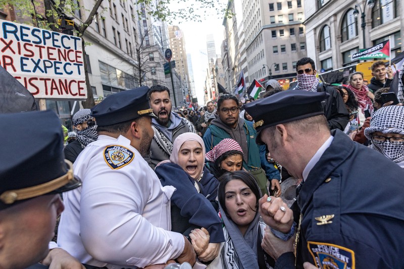 ISRAEL-PALESTINIANS/USA Demonstrators attend a protest demanding a ceasefire and the end of Israeli attacks on Gaza, during the ongoing conflict between Israel and the Palestinian Islamist group Hamas, in New York City, U.S., April 12, 2024. REUTERS/Jeenah Moon