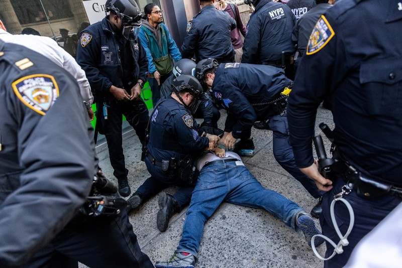 Demonstrators attend a protest demanding a ceasefire and the end of Israeli attacks on Gaza, during the ongoing conflict between Israel and the Palestinian Islamist group Hamas, in New York City, U.S., April 12, 2024. REUTERS/Jeenah Moon