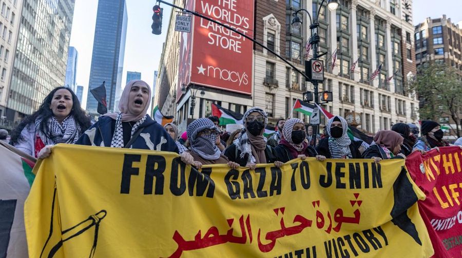 Demonstrators attend a protest demanding a ceasefire and the end of Israeli attacks on Gaza, during the ongoing conflict between Israel and the Palestinian Islamist group Hamas, in New York City, U.S., April 12, 2024. REUTERS/Jeenah Moon