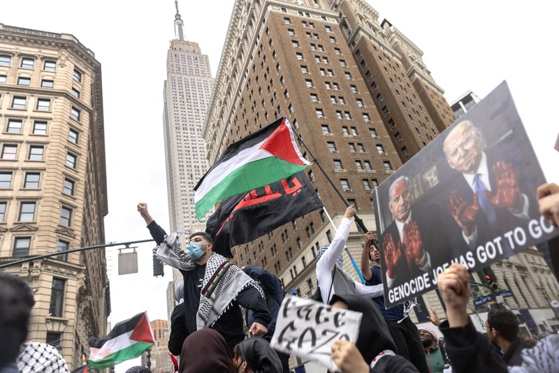 ISRAEL-PALESTINIANS/USA Demonstrators attend a protest demanding a ceasefire and the end of Israeli attacks on Gaza, during the ongoing conflict between Israel and the Palestinian Islamist group Hamas, in New York City, U.S., April 12, 2024. REUTERS/Jeenah Moon
