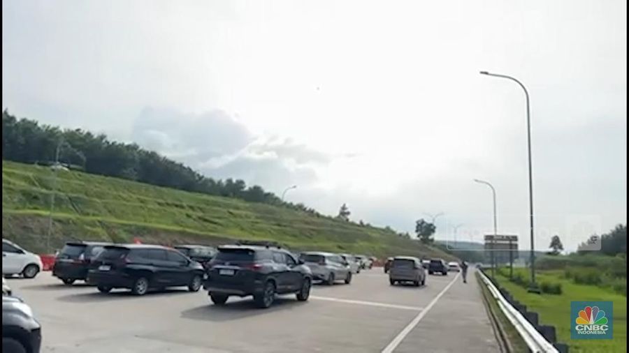 Kebijakan rekayasa lalu lintas berupa one way atau sistem satu arah di arus balik libur Lebaran tahun ini telah dimulai. 

One way diterapkan dari Km 414 Gerbang Tol Kalikangkung hingga Km 72 Tol Cipali.
