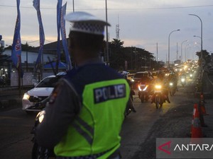 Pemudik Bermotor Dikawal Polisi dari Pelabuhan Merak hingga Tangerang