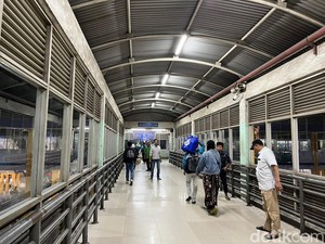 Cerita Pemudik Rela Berdiri 3 Jam Naik Bus Kediri-Surabaya Saat Arus Balik