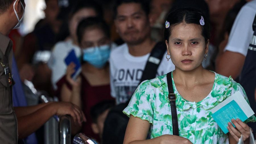 Military personnel stand guard as hundreds of refugees crossed over the river frontier between Myanmar and Thailand on Friday following the fall of a strategic border town to rebels fighting Myanmar's military junta, in Mae Sot, Tak province, Thailand, April 13, 2024. REUTERS/Athit Perawongmetha