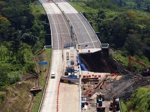 Sempat Ditutup, Tol Bocimi Seksi II Kembali Beroperasi