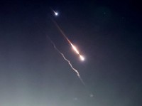 Penampakan Rudal Iran Bombardir Israel